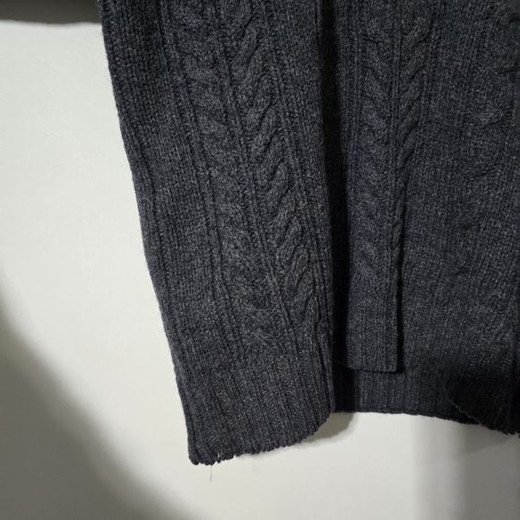 Lodge 100% Wool V-Neck Sweater - Picture 4 of 7